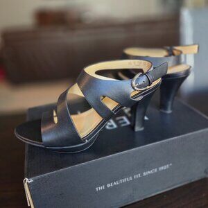 Like New Naturalizer Black Dee Slingback Sandals, Size 7.